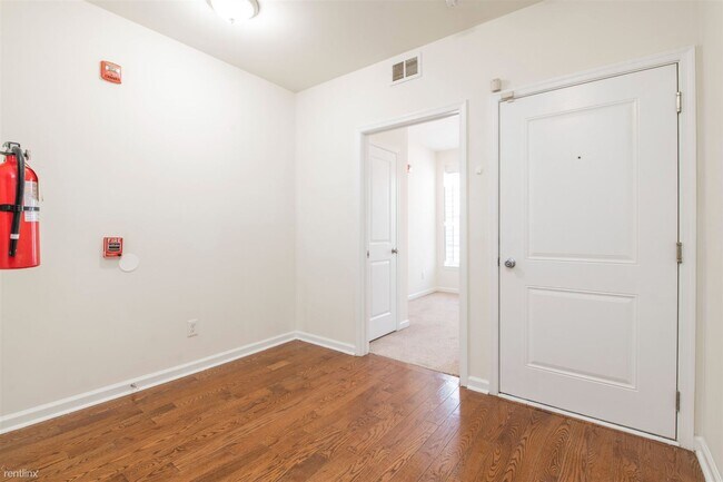 Foto del edificio - 4 br, 2 bath Triplex - 1820 W BERKS ST Unit 1