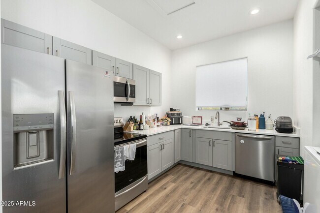 Foto del edificio - 509 W McDowell Rd
