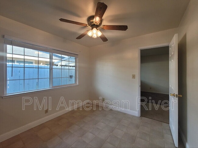 Building Photo - 10380 Buena Plaza Cir