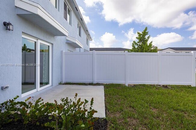Foto del edificio - 1040 NW 5th Terrace