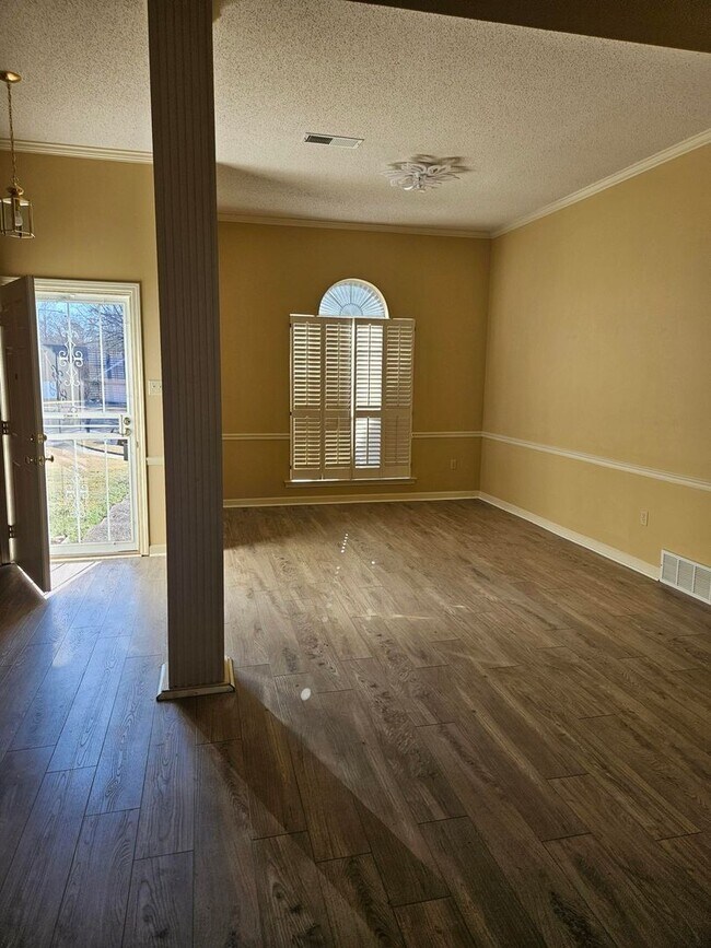 Foto del edificio - Available Now!