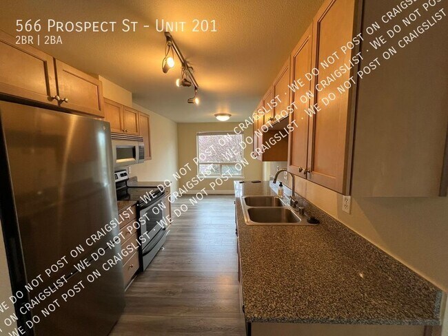 Building Photo - Queen Anne 2Bed 2Bath Condo w 2 garage par...