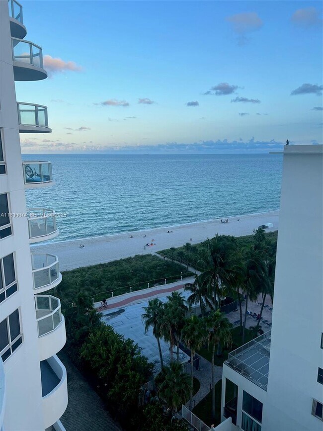 Foto del edificio - 6365 Collins Ave