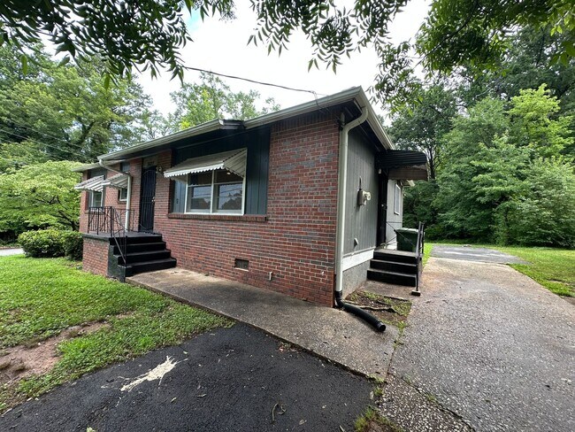 Foto del edificio - 3627 Croft Pl NW