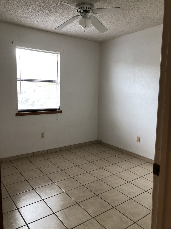 Building Photo - 2601 Pecan Drive, Unit A