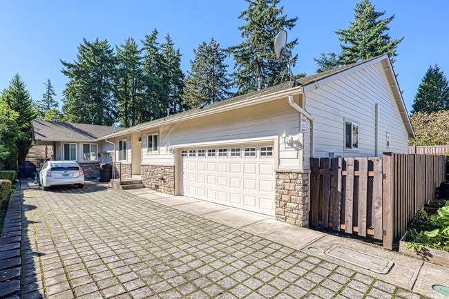 Photo - 17138-17146 NE Oregon St Apartment