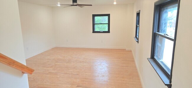 Building Photo - 1205 Lee St