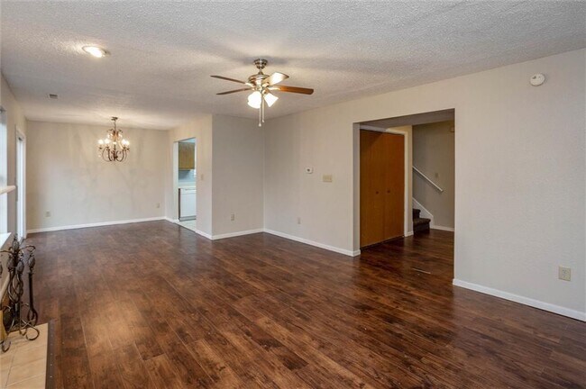 Foto del edificio - 1250 Country Creek Ct