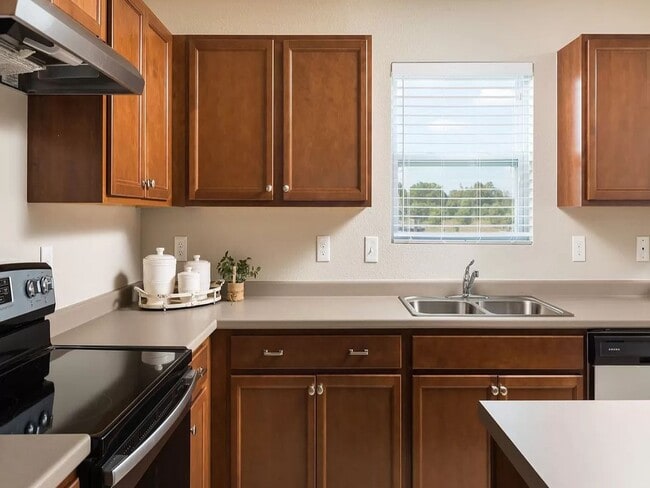 Building Photo - Best Priced, Largest Floorplan Available f...