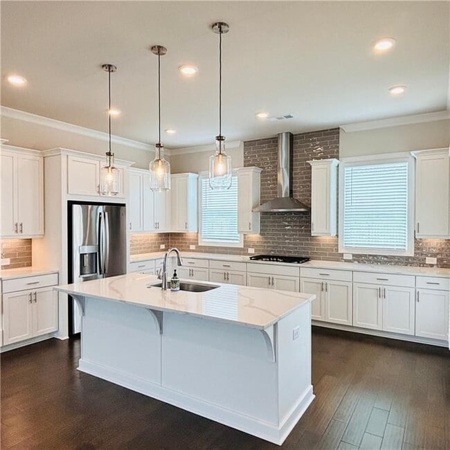 Building Photo - 657 SUMMIT HILL Way