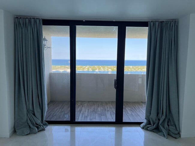 Foto del edificio - 5600 N Flagler Dr
