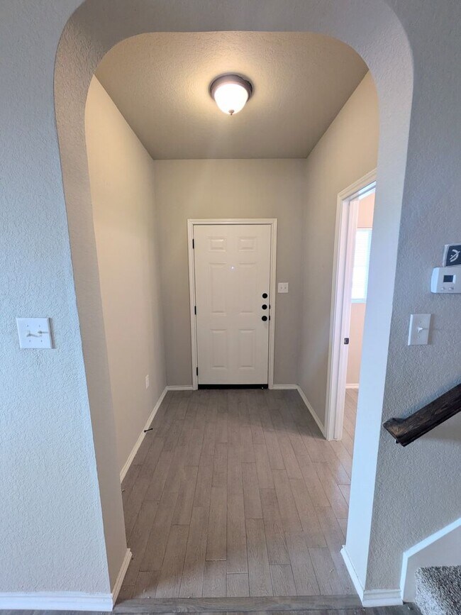 Foto del edificio - 5826 Grandwood Dr