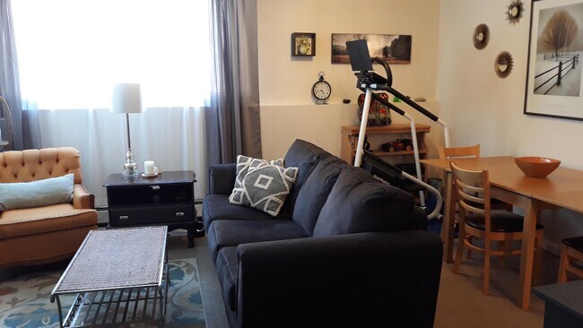 Foto del edificio - 2831 Somerville Dr