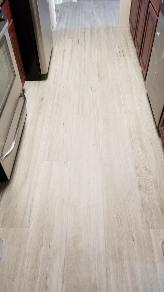 Building Photo - 2550 E River Rd