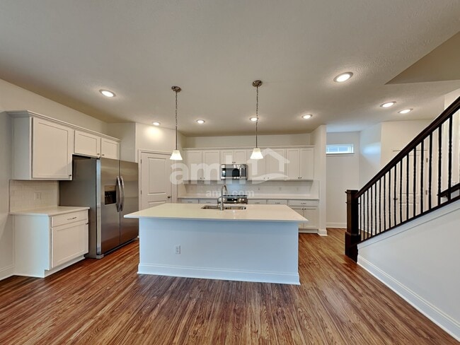Building Photo - 1004 Castor Dr
