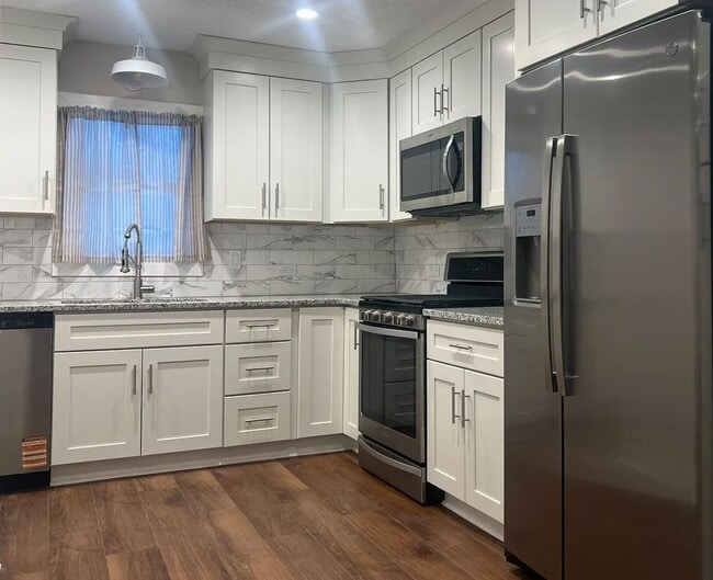 Building Photo - 931 38th Ln