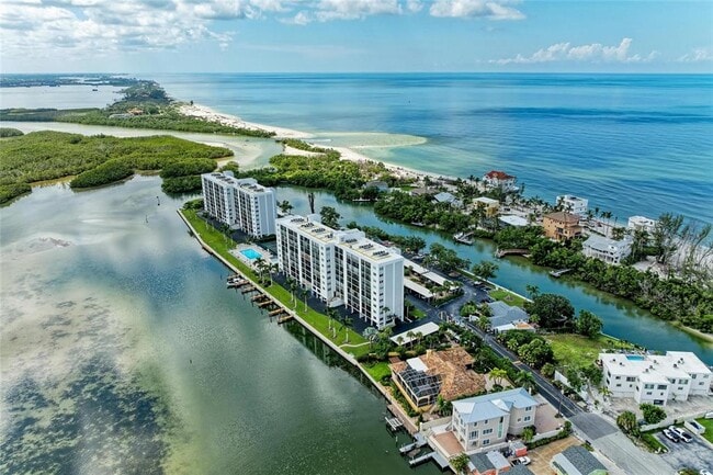 Foto del edificio - 9397 Midnight Pass Rd