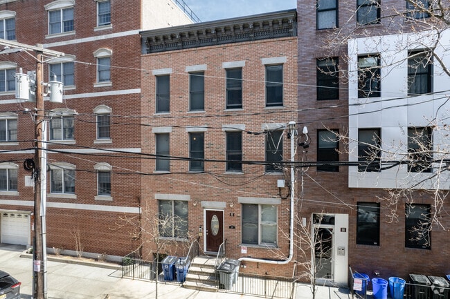 Building Photo - 215 Clinton St