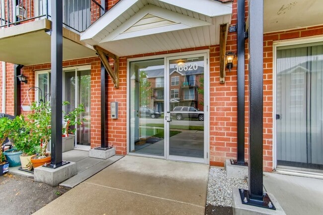 Entrada principal - 16620 Liberty Cir