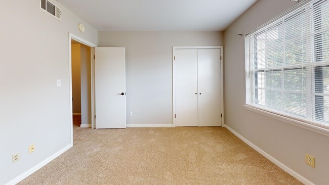 Building Photo - 2645 Southbury Cir
