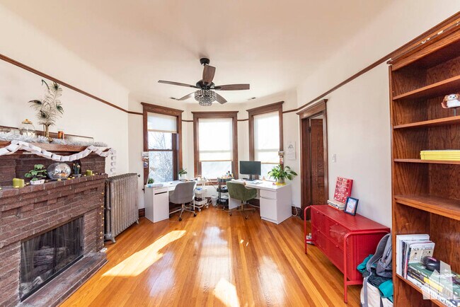 Foto del edificio - 842 W Waveland Ave