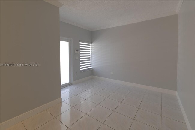 Foto del edificio - 8078 NW 200th St
