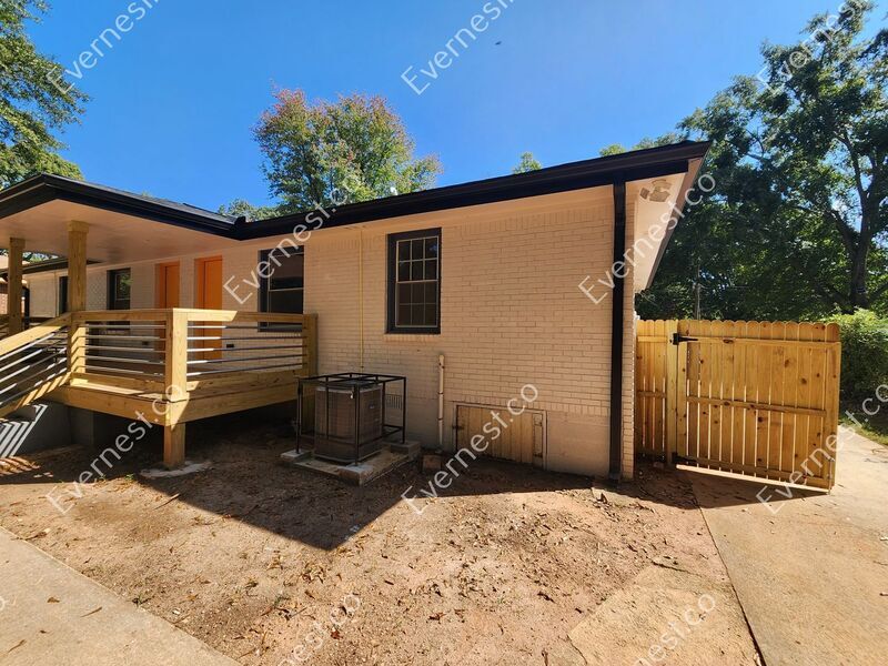 Primary Photo - 2047 Nettie Ct