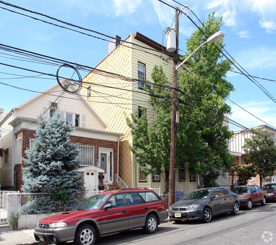 Primary Photo - 3313 Palisade Ave