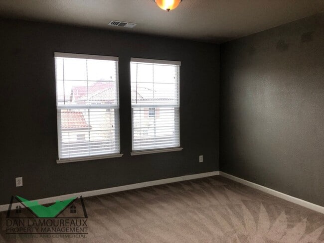 Foto del edificio - Two story in Springlake Community FOR RENT