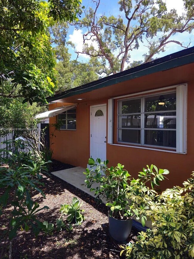 Foto del edificio - 4920 SW 28th Terrace