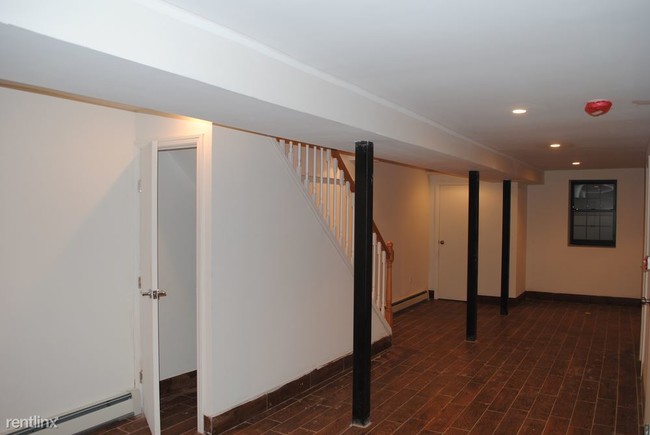Building Photo - 689 Greene Ave