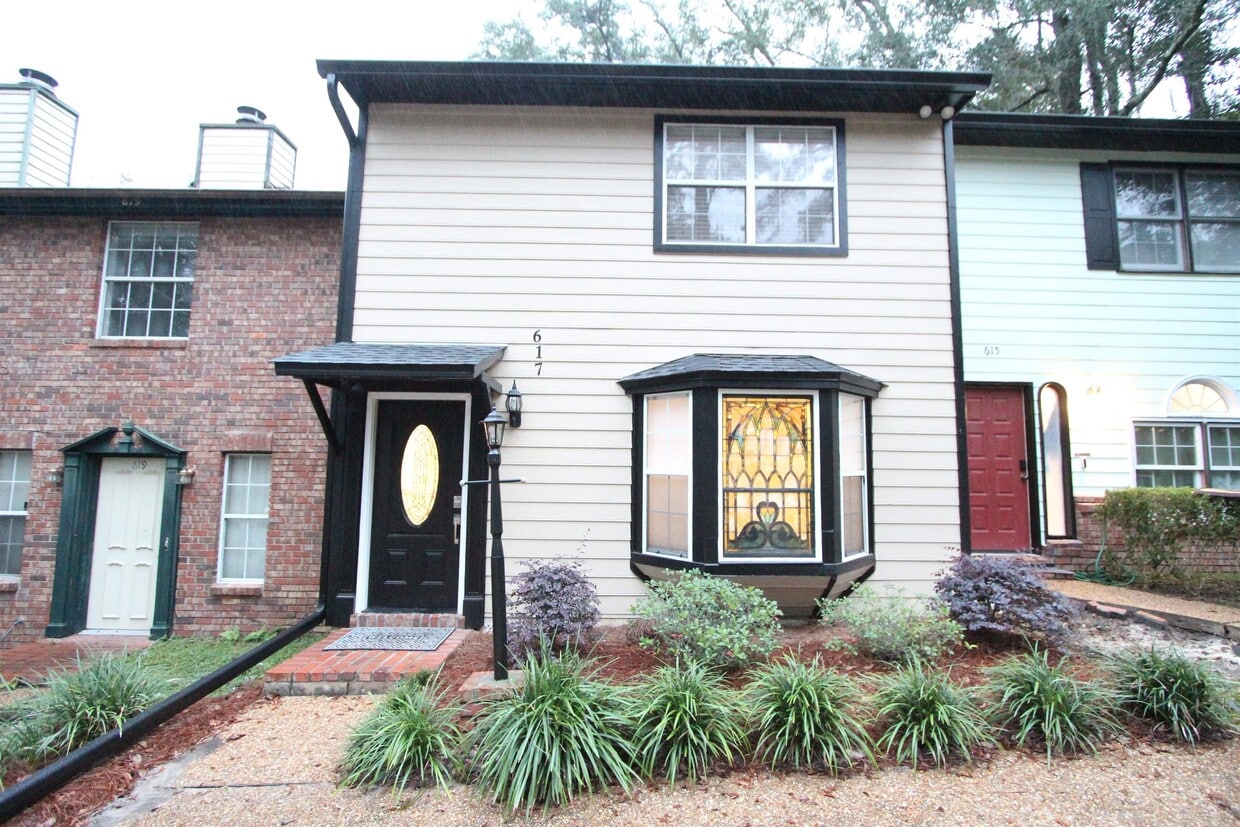 Primary Photo - 617 N Magnolia Dr