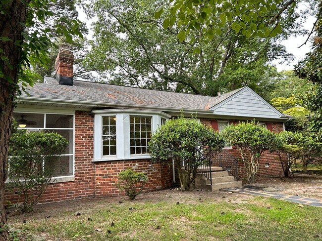 Building Photo - Beautiful 3 Bedroom 2 Bath Home in Tuckaho...