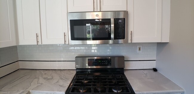 Building Photo - Freshly remodeled 3 bedroom, 1 bath home