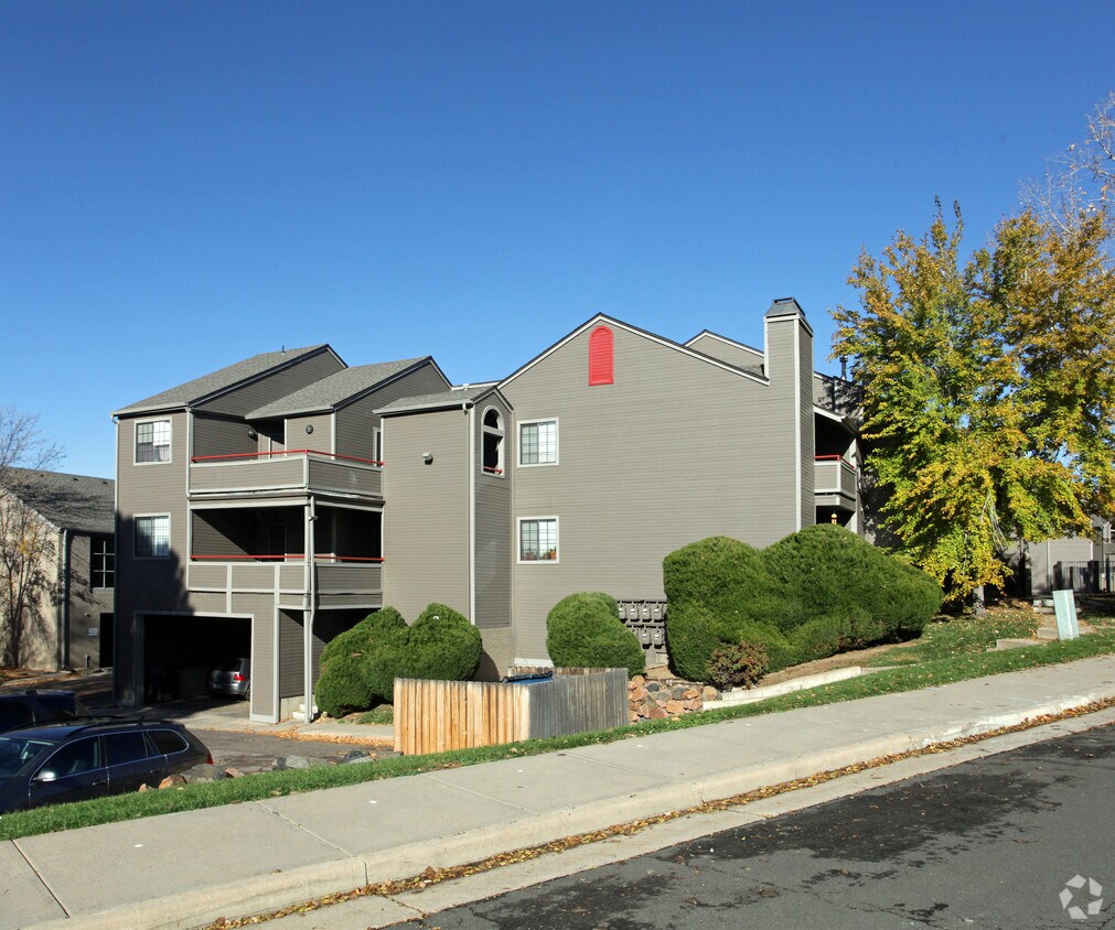 Sycamore Hills Apartments in Littleton, CO