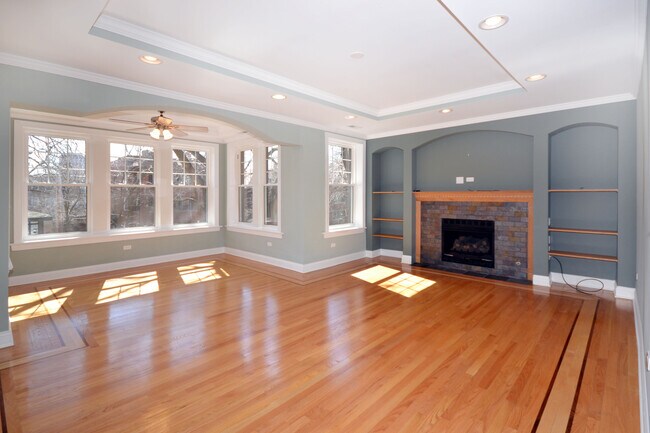 Living room - 1108 W Pratt Blvd