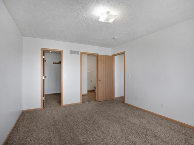 Building Photo - New Carpet* New Luxury Vinyl Plank* New Qu...