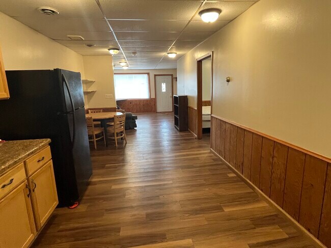 Building Photo - 415 Meadow Dr