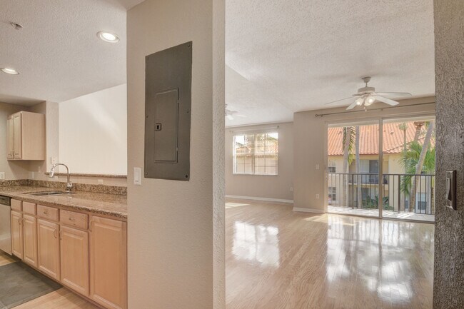 Building Photo - 1805 N Flagler Dr