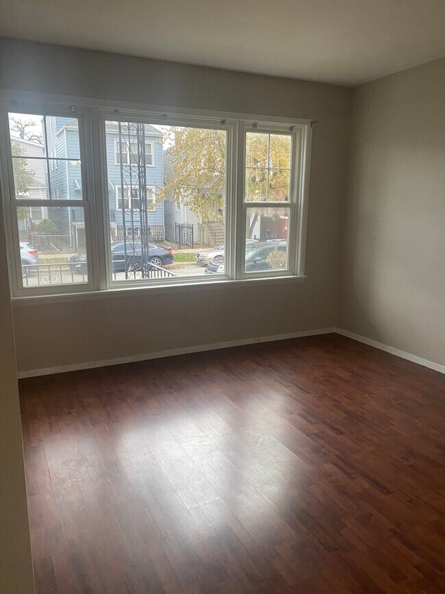 Building Photo - 1340 48th Ct