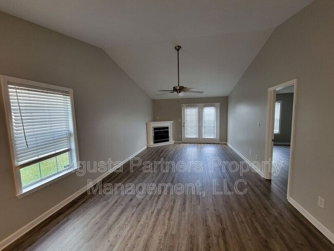 Building Photo - 1234 Longpoint Dr