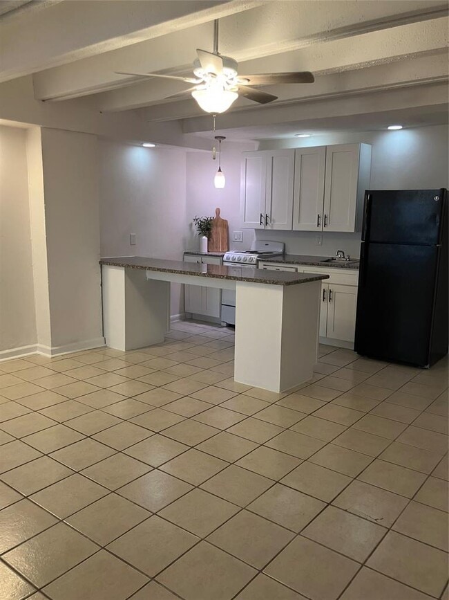 Foto del edificio - 5914 Lago Vista Way