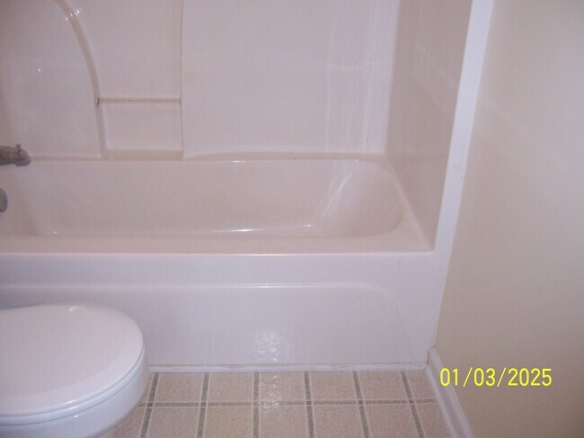 Building Photo - 128 Montmullin St