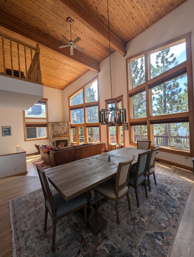 Building Photo - 11924 Skislope Way