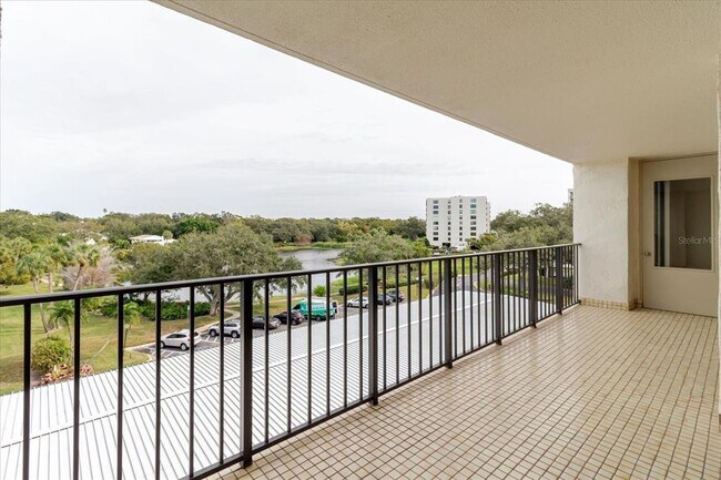 Foto del edificio - 100 Oakmont Ln