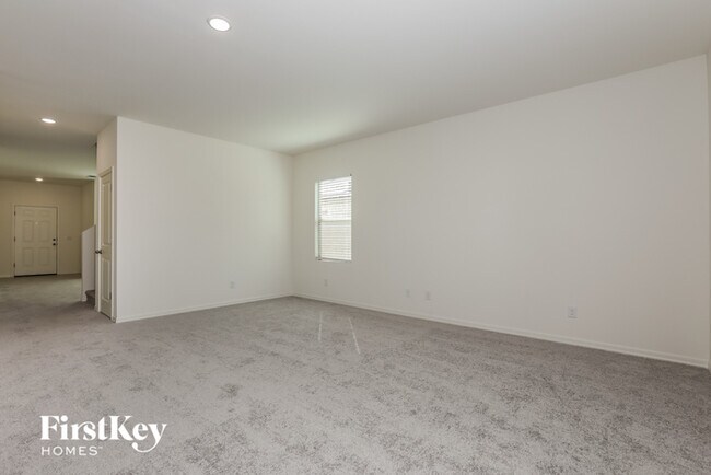 Building Photo - 3102 E Miner Dr