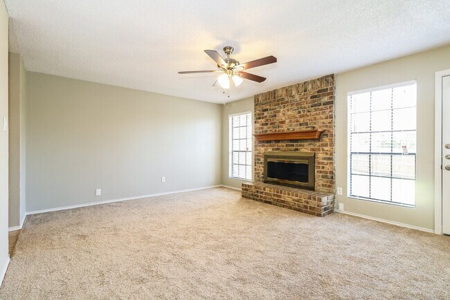 Building Photo - 908 Blue Ridge Dr