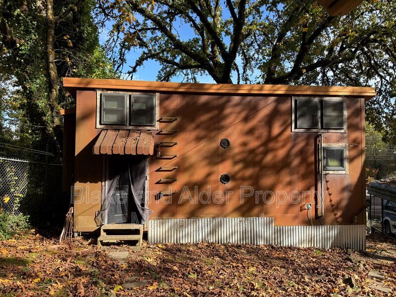 Foto principal - 6519 NW St Helens Rd