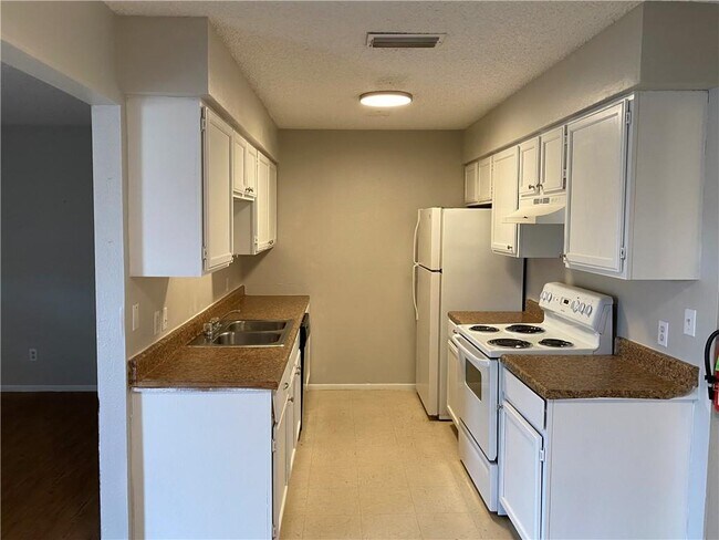 Building Photo - 1087 Linde Ave