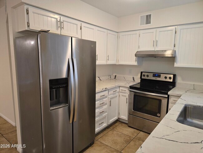 Foto del edificio - 715 N Arrowhead Dr